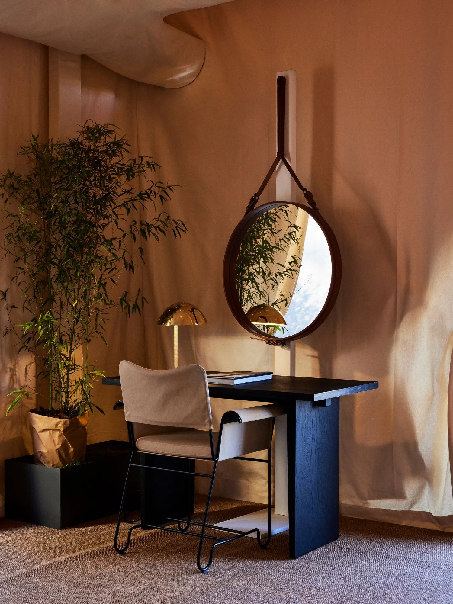 9209 table lamp - Gubi.dk w Mesmetric