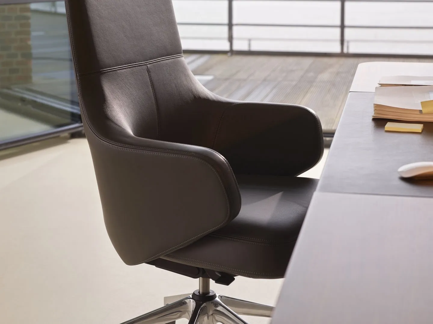 Grand Executive High Back - Vitra w Mesmetric