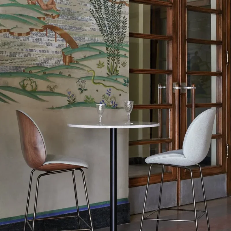 Gubi 1.0 bar table - Gubi.dk w Mesmetric
