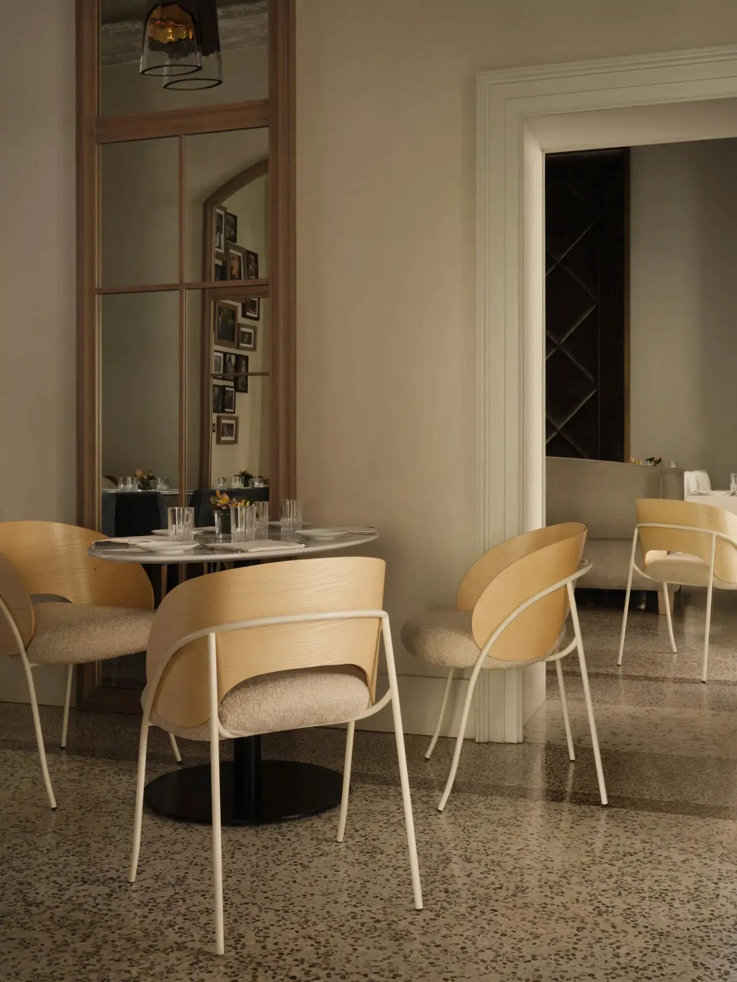 Hagu - Gebrüder Thonet Vienna w Mesmetric