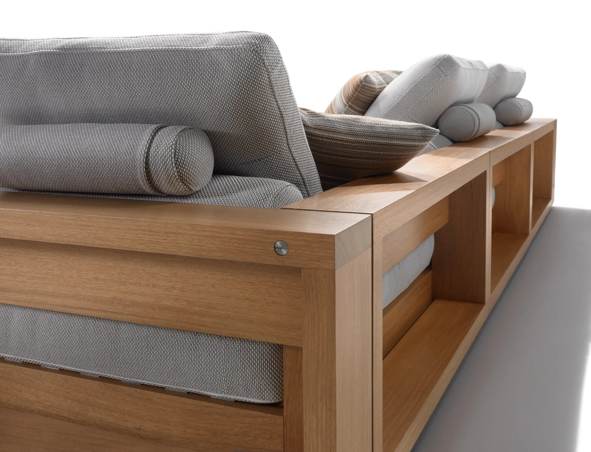 Hamptons Outdoor - Flexform w Mesmetric