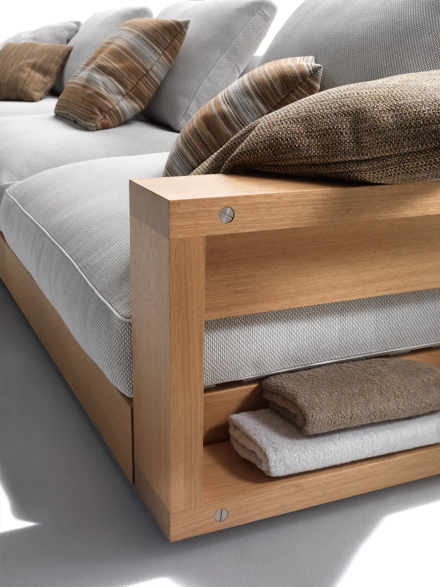Hamptons Outdoor - Flexform w Mesmetric