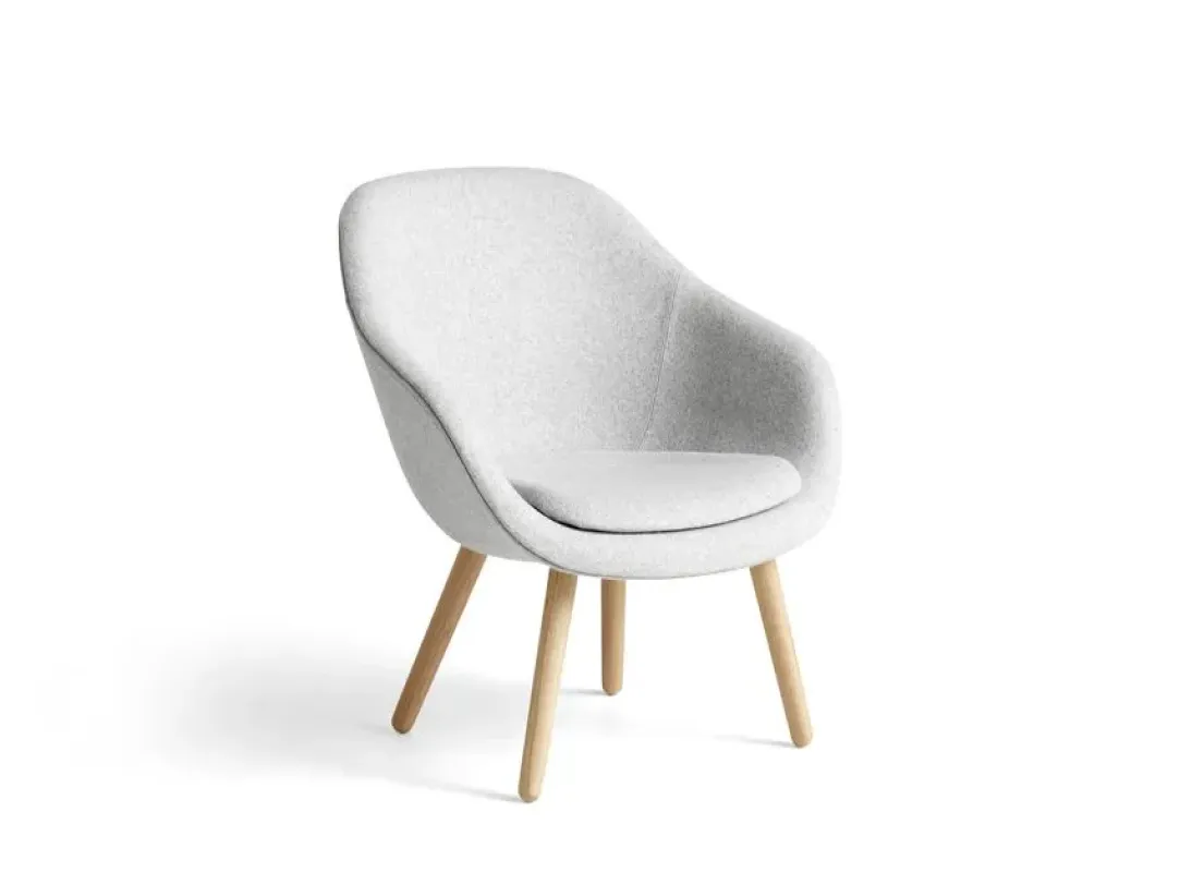 About A Lounge AAL 82, 92 - Hay w Mesmetric