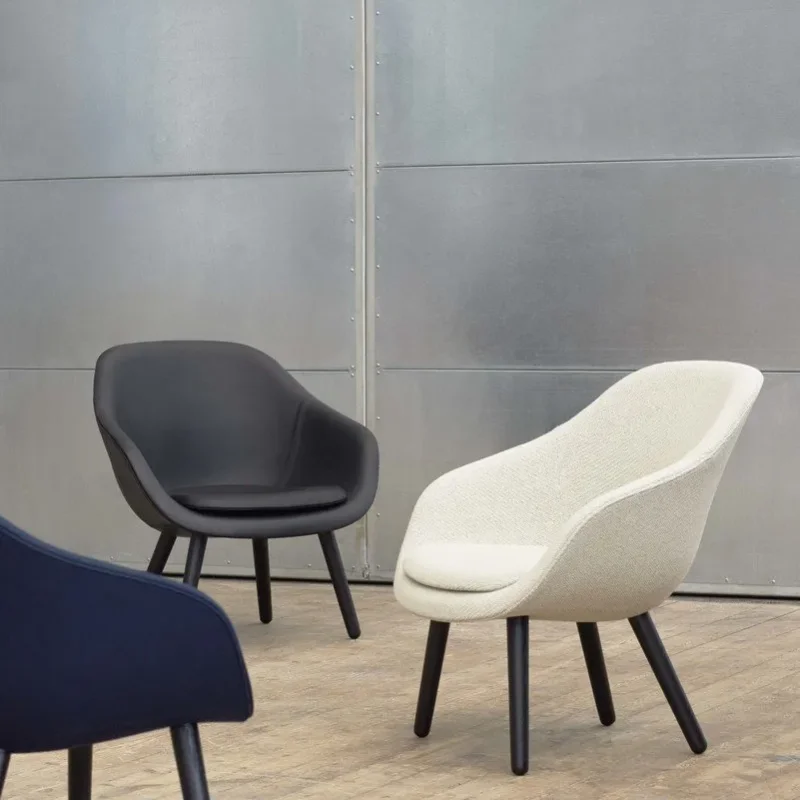 About A Lounge AAL 82, 92 - Hay w Mesmetric