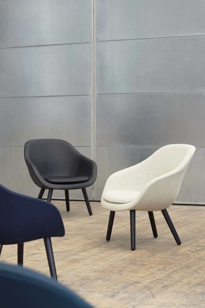 About A Lounge AAL 82, 92 - Hay w Mesmetric