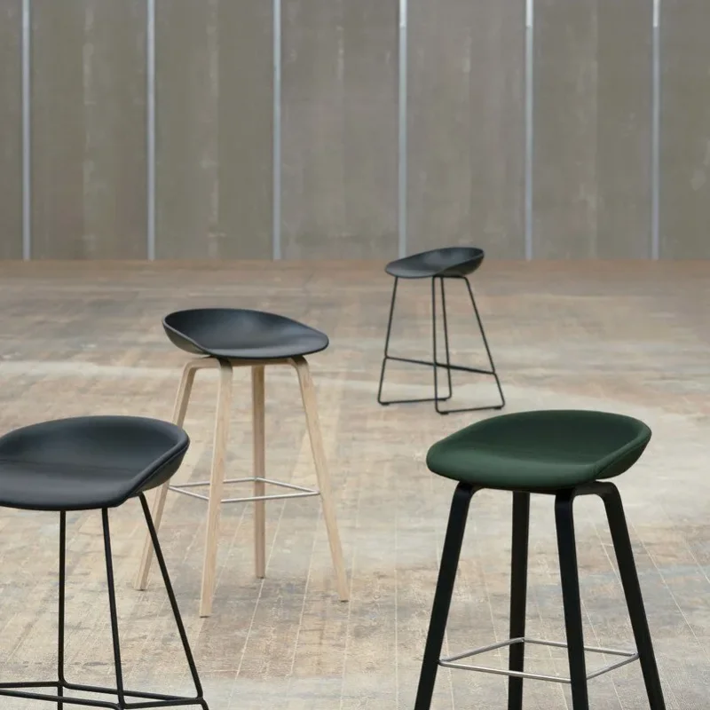 About A Stool AAS 33 – Hay at Mesmetric