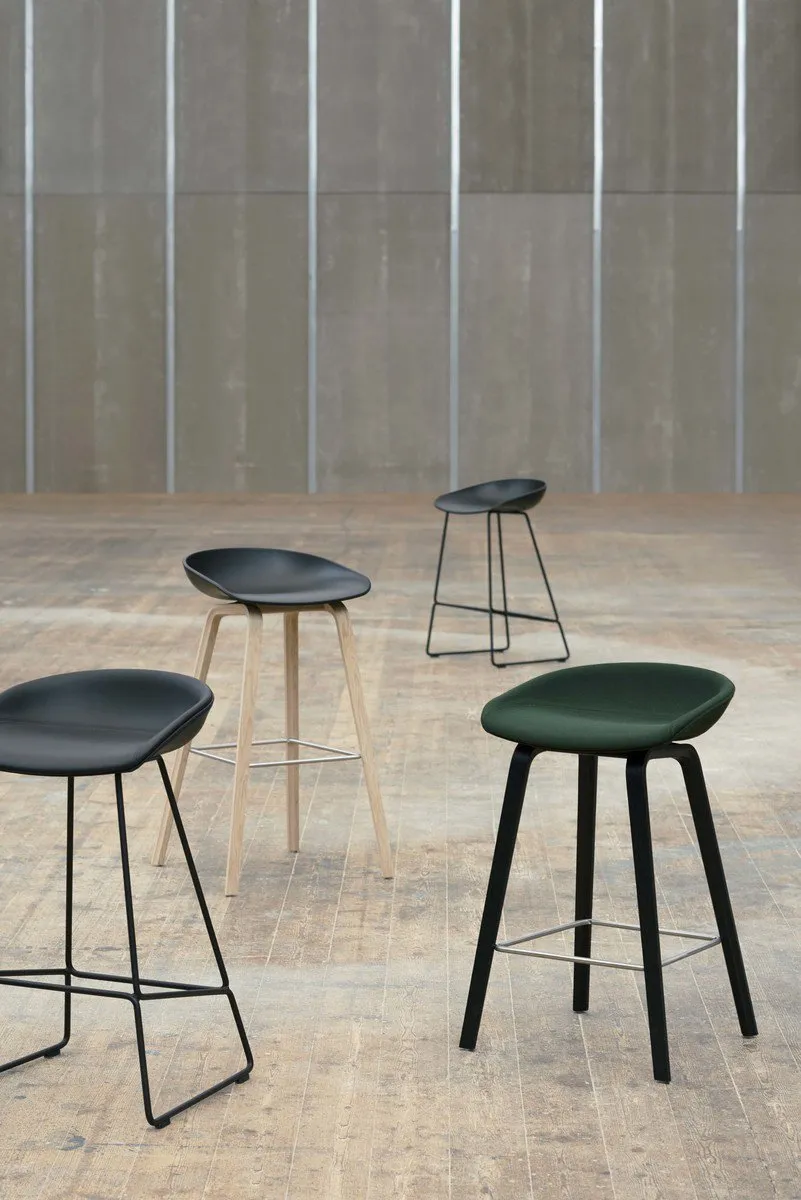 About A Stool AAS 33 – Hay at Mesmetric