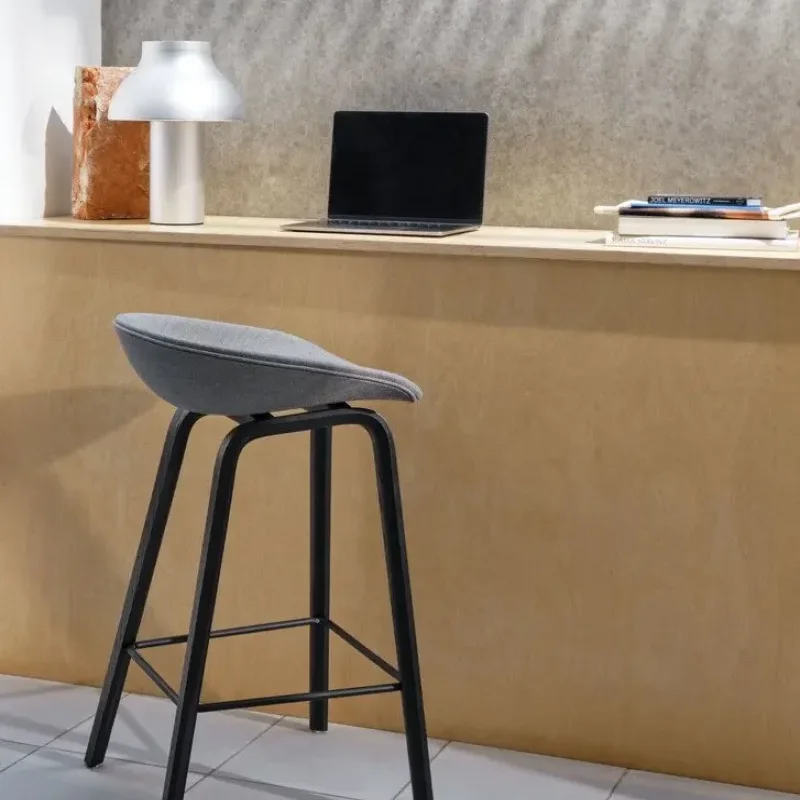 About A Stool AAS 33 – Hay at Mesmetric