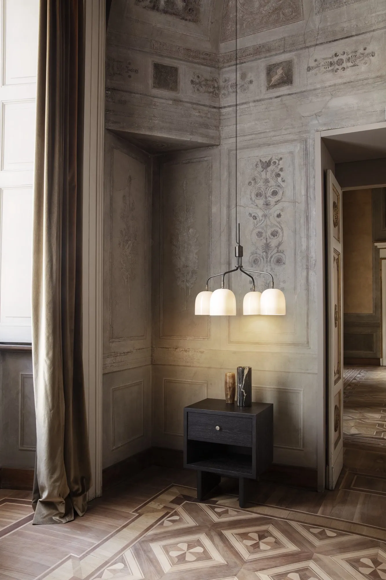 Howard chandelier - Gubi.dk w Mesmetric