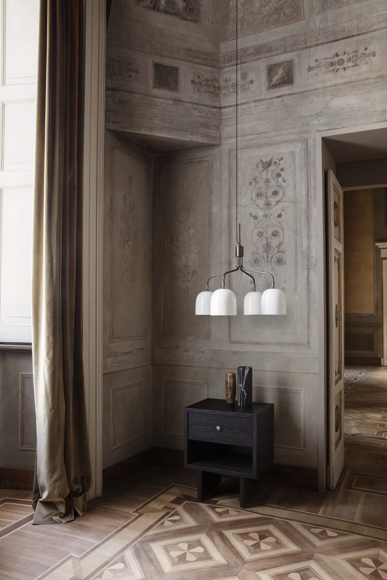Howard chandelier - Gubi.dk w Mesmetric