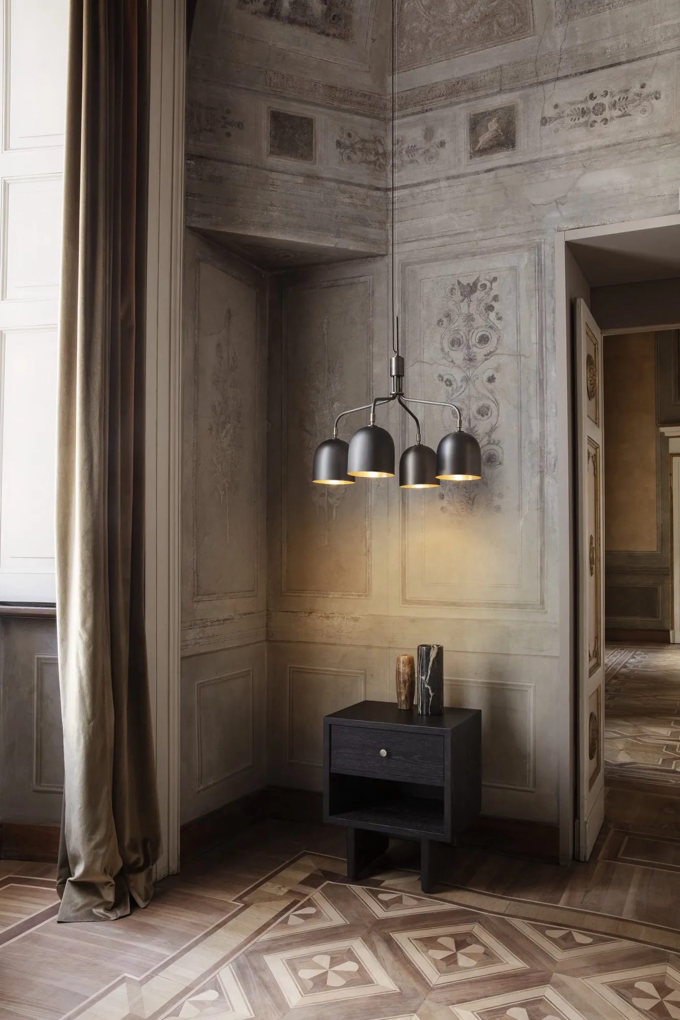 Howard chandelier - Gubi.dk w Mesmetric