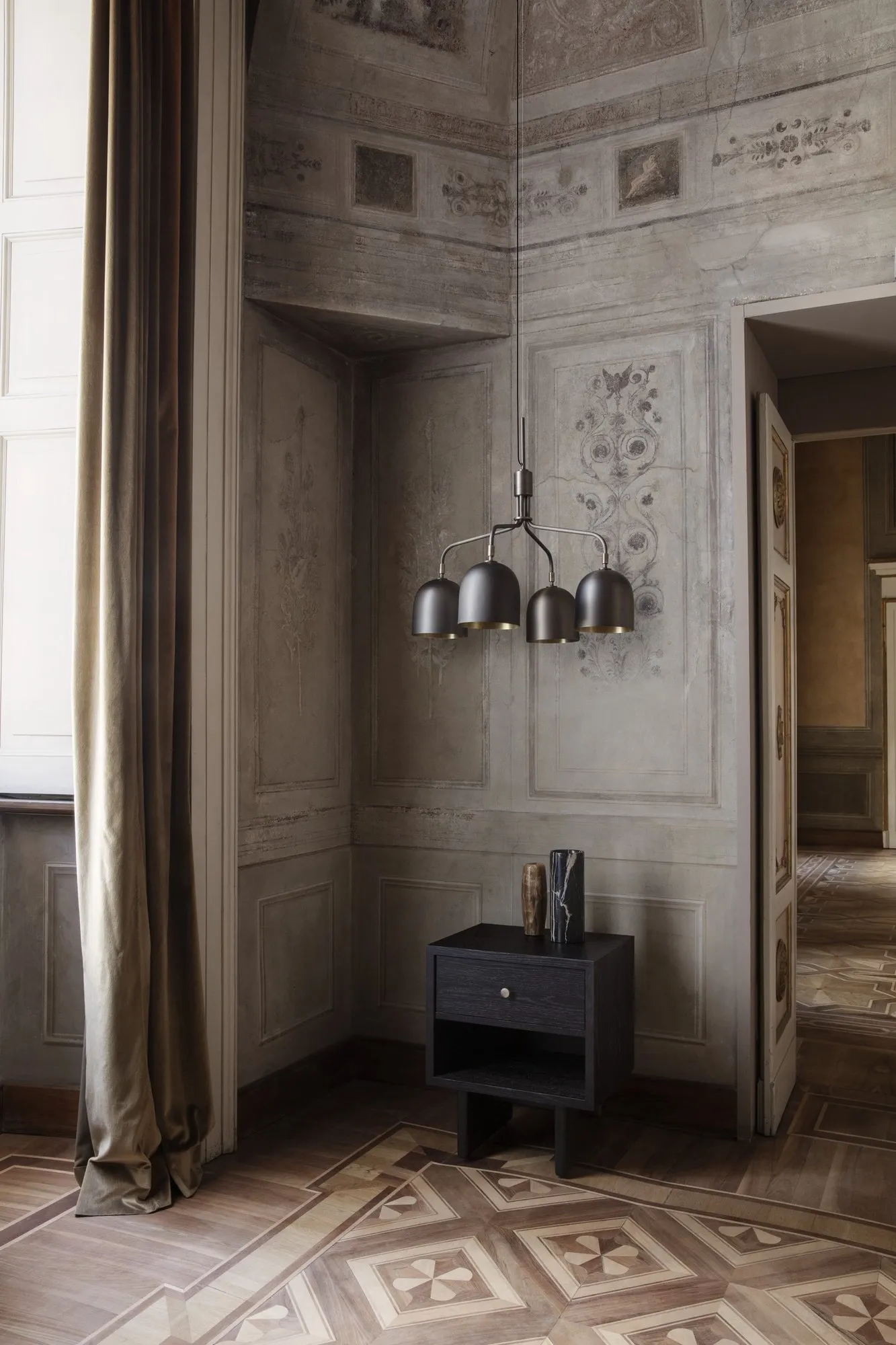 Howard chandelier - Gubi.dk w Mesmetric