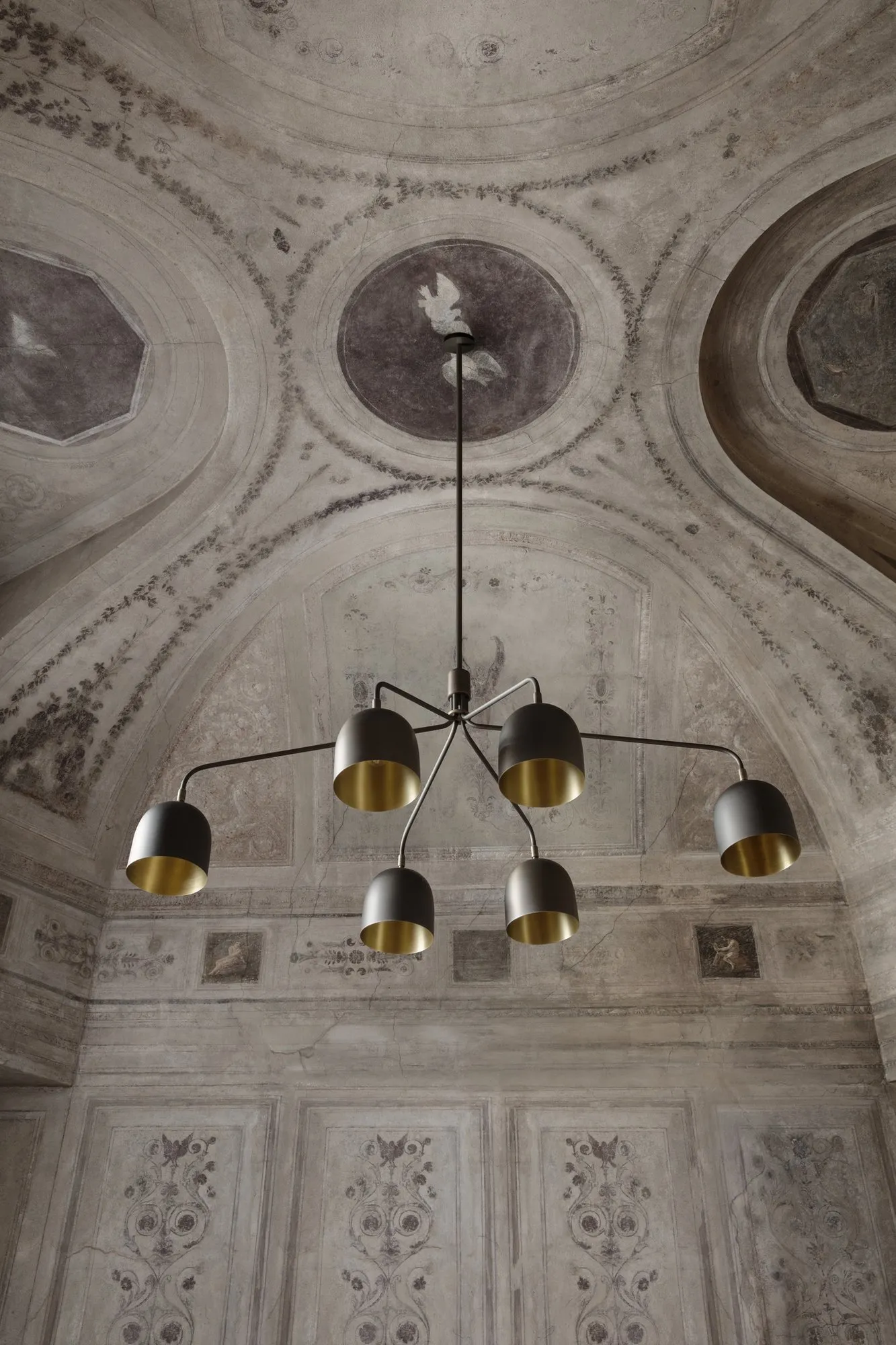 Howard chandelier - Gubi.dk w Mesmetric