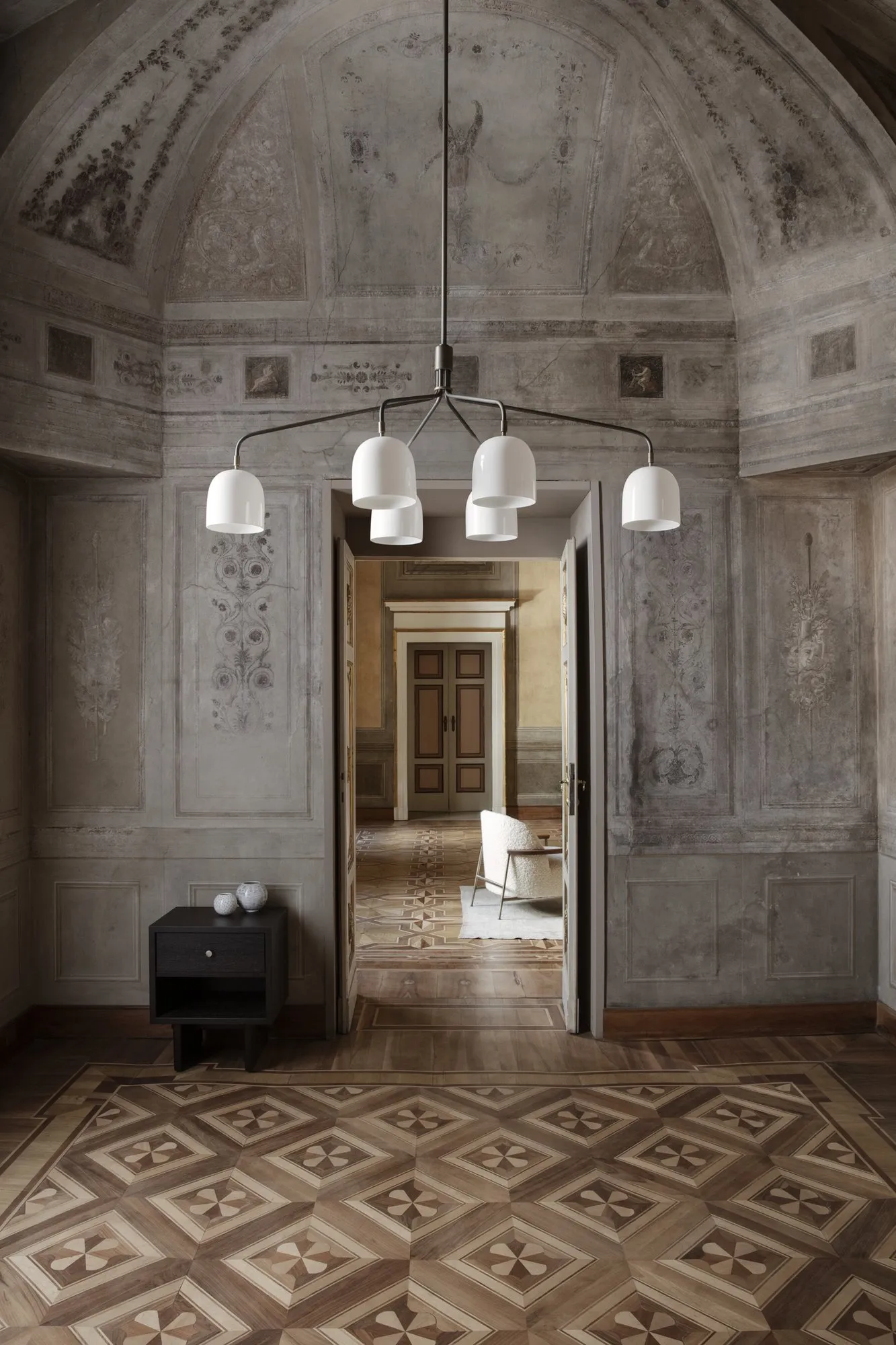 Howard chandelier - Gubi.dk w Mesmetric