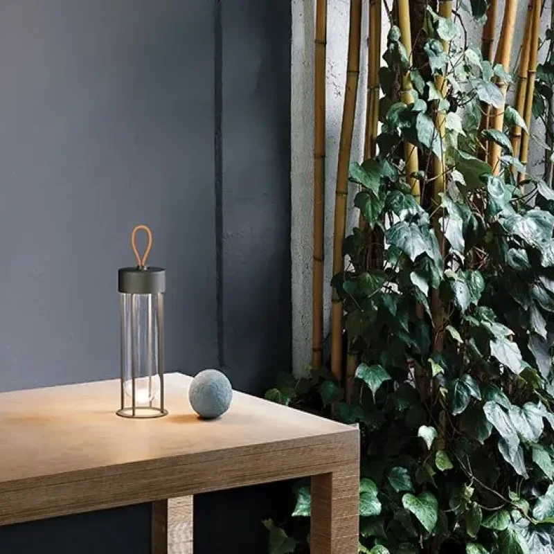 In Vitro Unplugged – Flos at Mesmetric