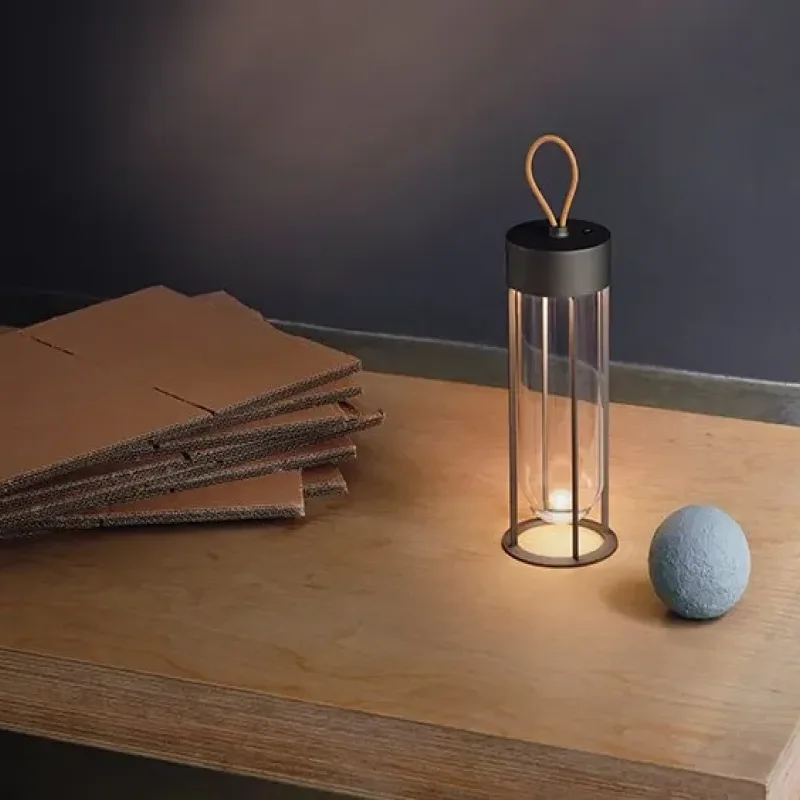 In Vitro Unplugged – Flos at Mesmetric