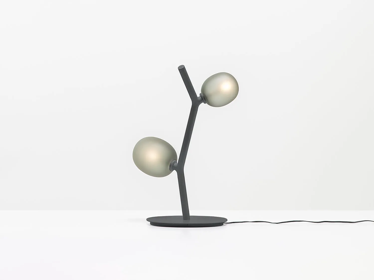 Ivy Table - Brokis w Mesmetric