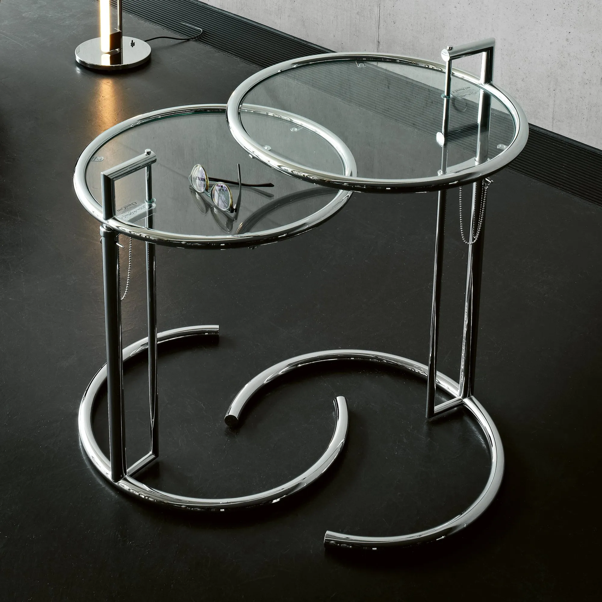 Adjustable Table E 1027