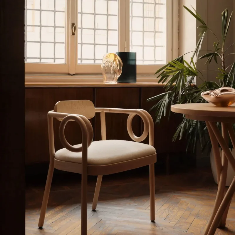Loop dining - Gebrüder Thonet Vienna w Mesmetric