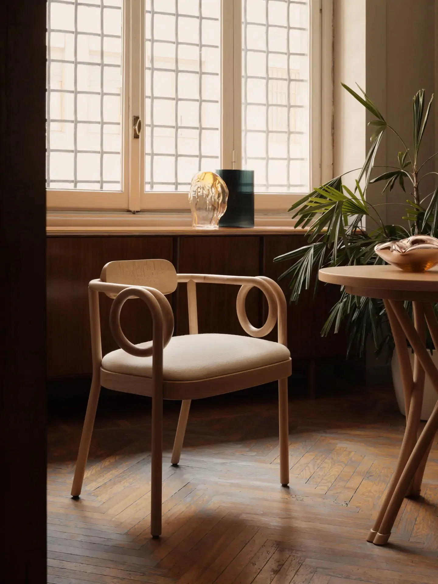 Loop dining - Gebrüder Thonet Vienna w Mesmetric