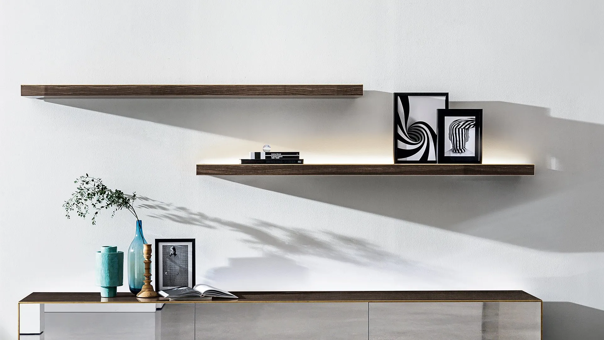 Magda Shelves - Sovet Italia w Mesmetric