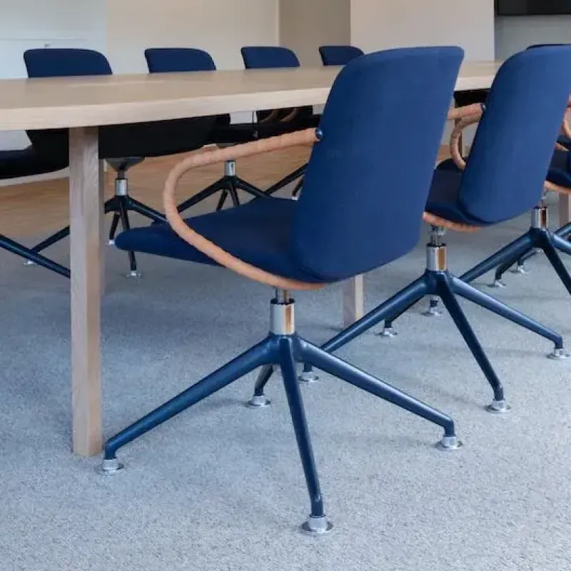 Amstelle armchair with 4 star base – Swedese at Mesmetric