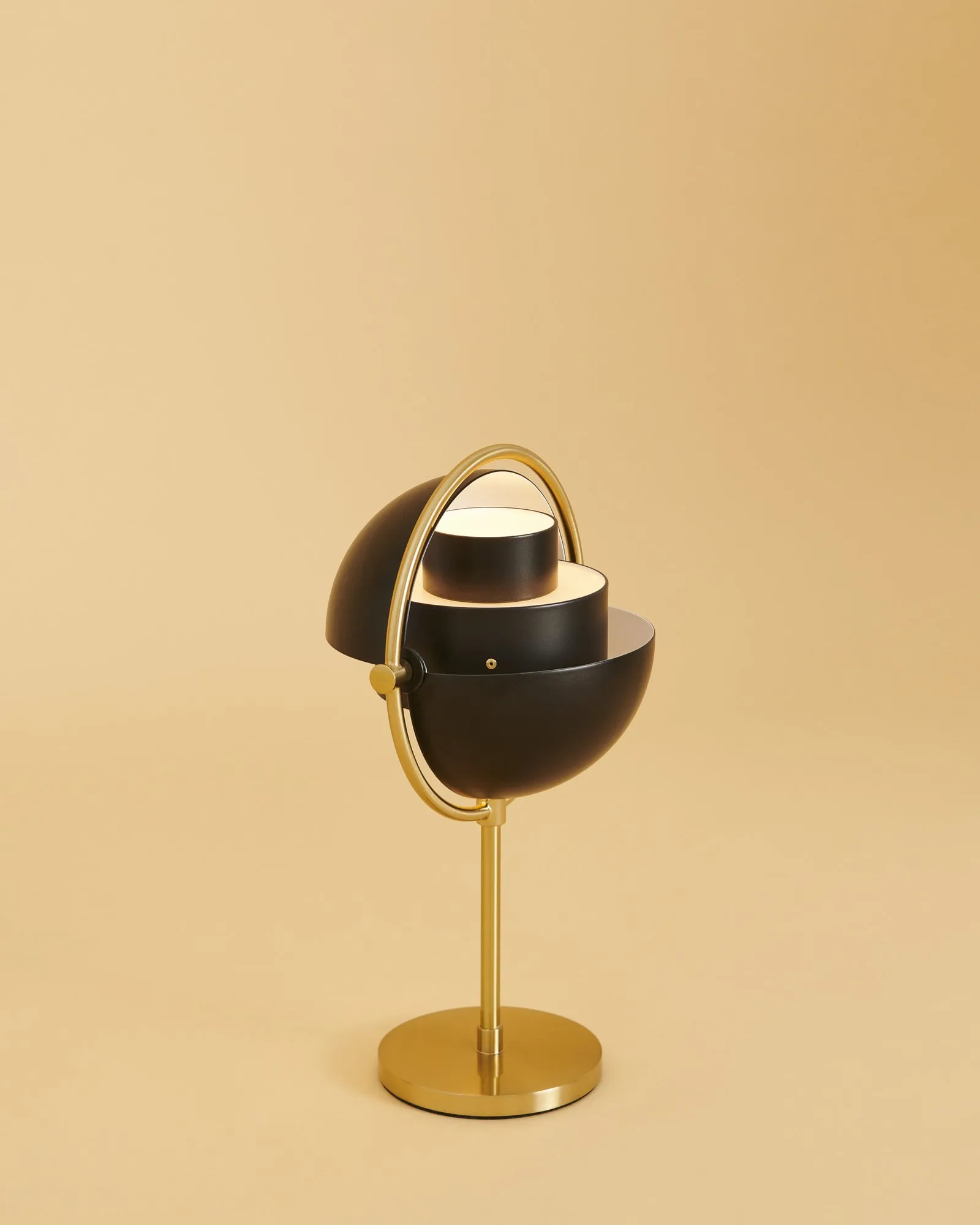 Multi-lite portable - Gubi.dk w Mesmetric