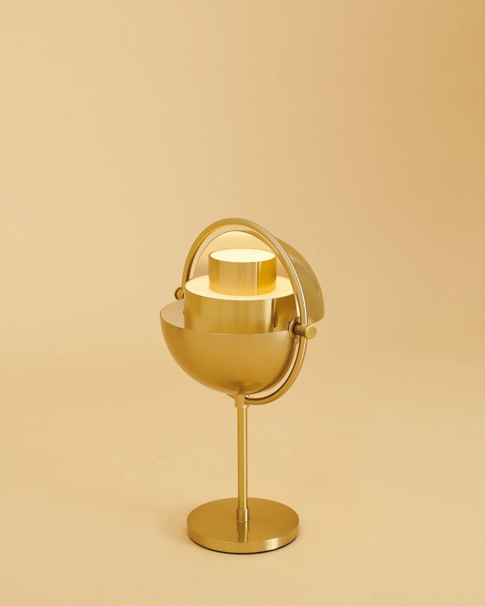 Multi-lite portable - Gubi.dk w Mesmetric