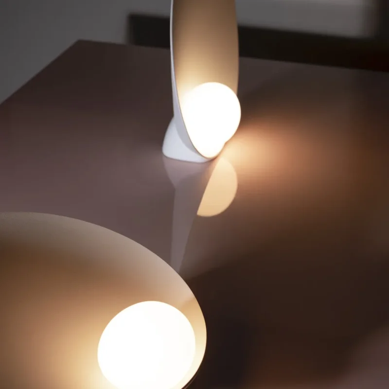 Musa table 7402 - Vibia w Mesmetric