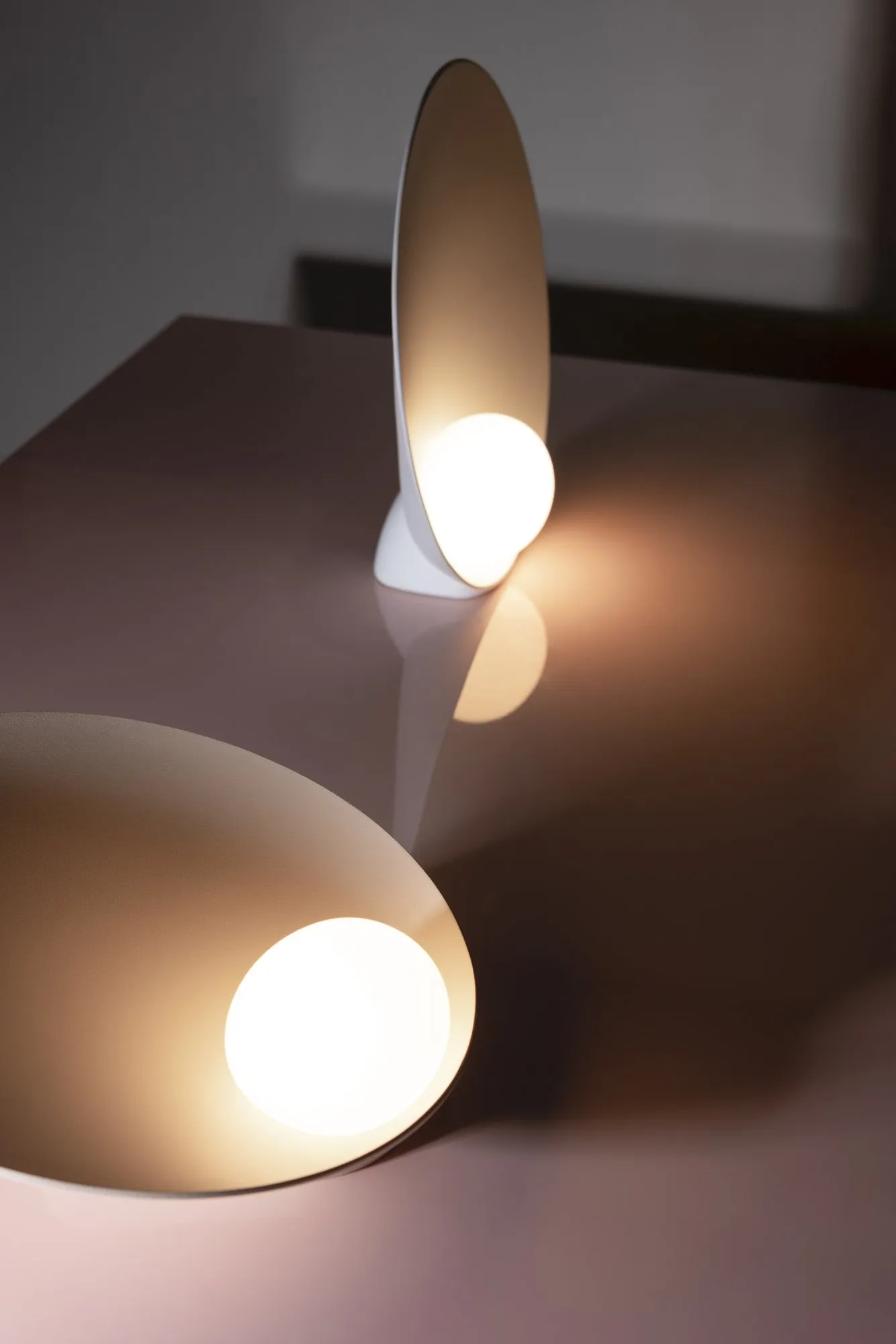 Musa table 7402 - Vibia w Mesmetric