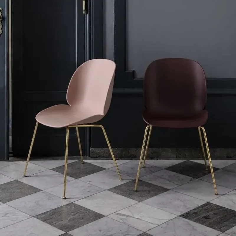 Beetle dining conic - Gubi.dk w Mesmetric