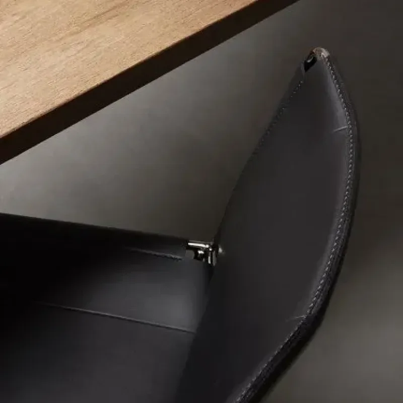 Neil Leather Chair - MDF Italia w Mesmetric