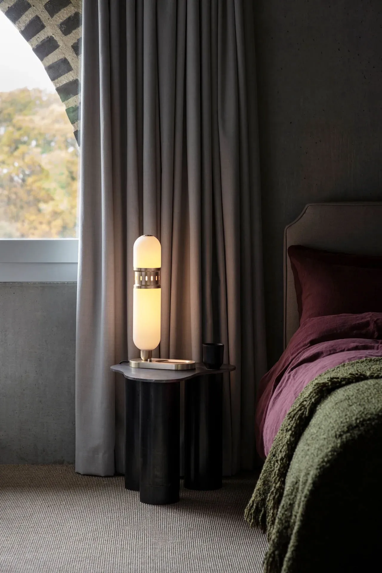 Occulo side table