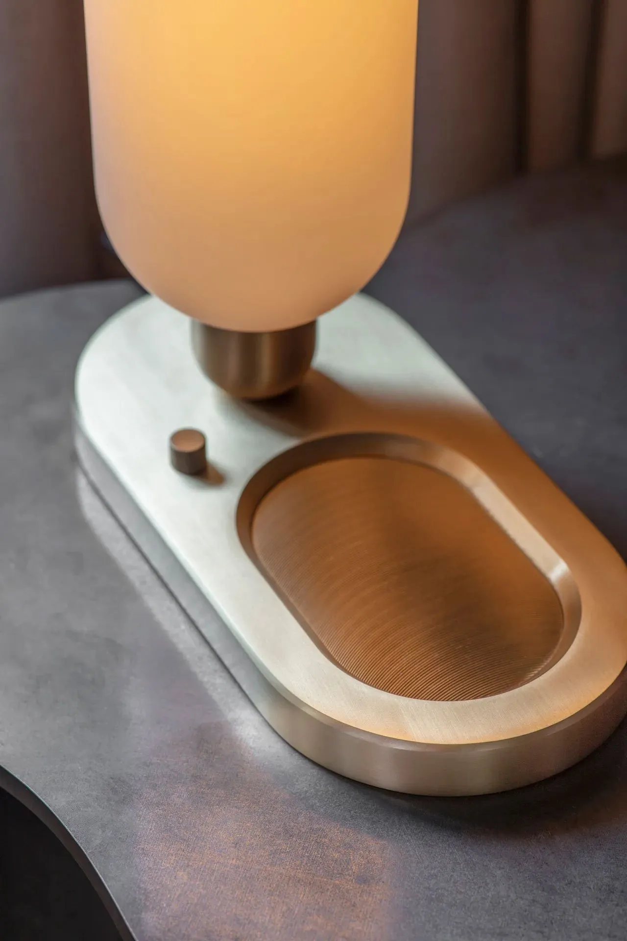 Occulo side table
