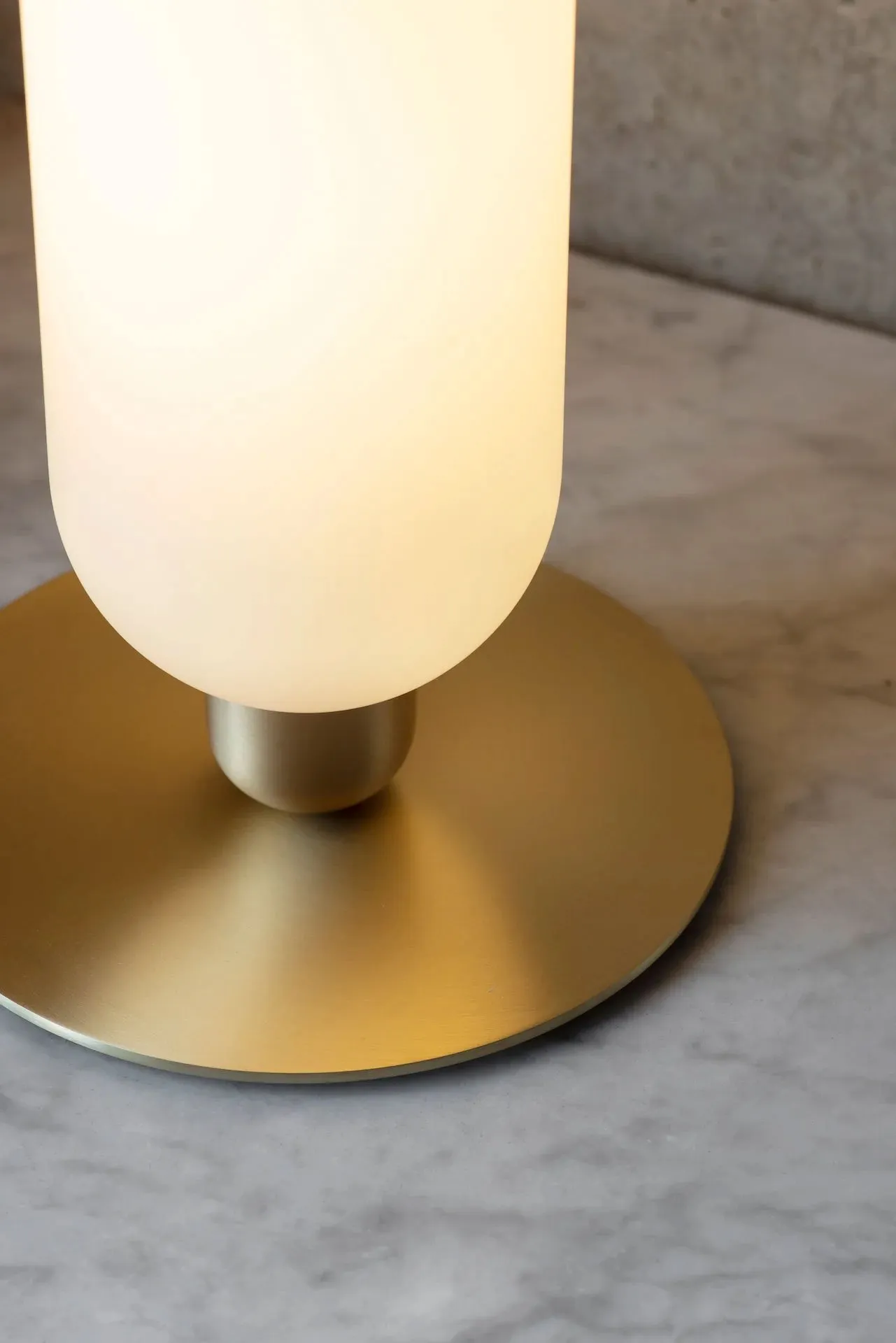 Occulo table - Bert Frank w Mesmetric