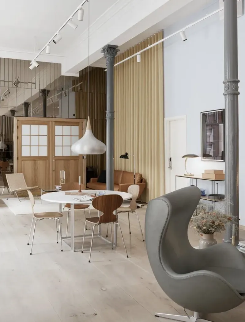 Orient™ Aluminium - Fritz Hansen w Mesmetric