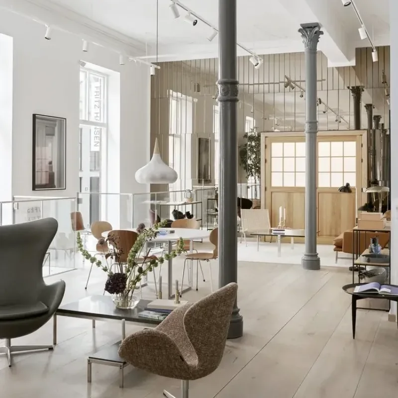 Orient™ Aluminium - Fritz Hansen w Mesmetric