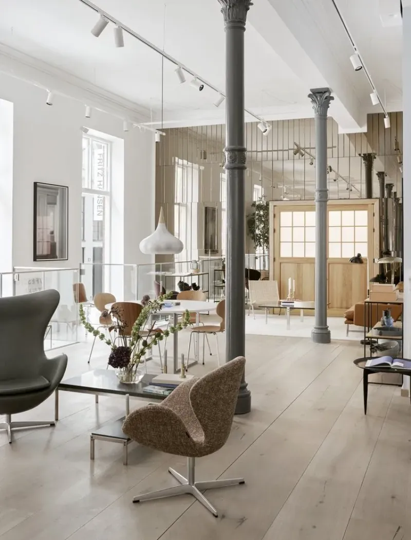 Orient™ Aluminium - Fritz Hansen w Mesmetric