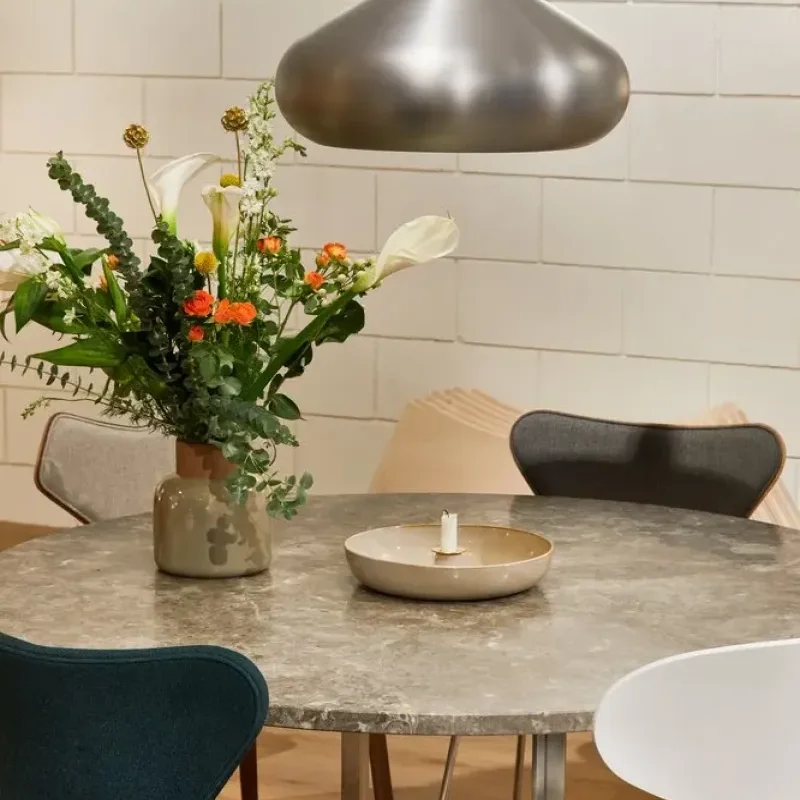 Orient™ Aluminium - Fritz Hansen w Mesmetric