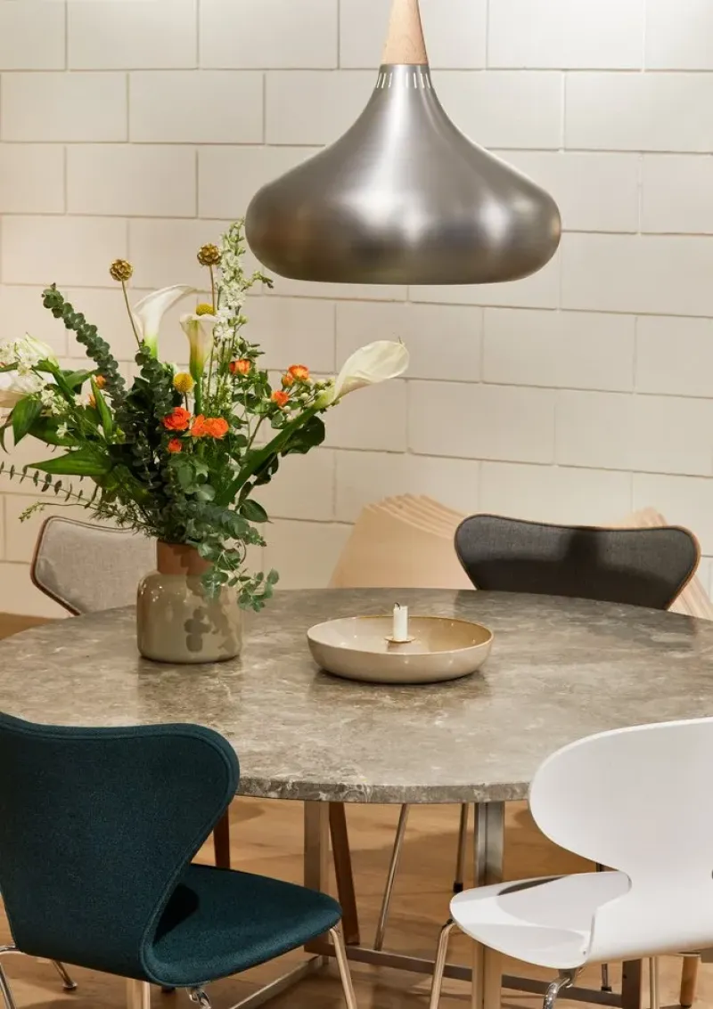 Orient™ Aluminium - Fritz Hansen w Mesmetric