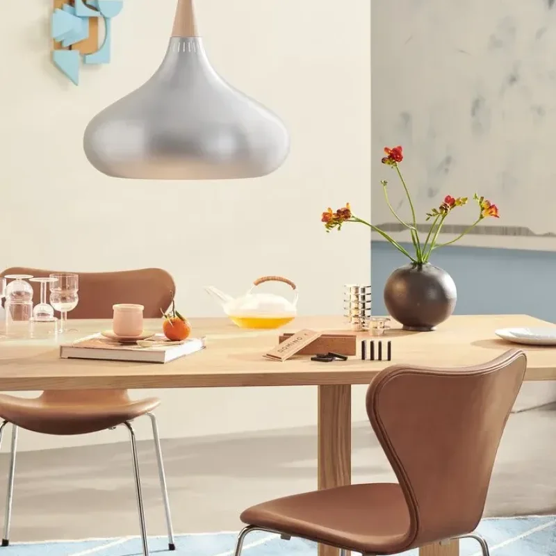 Orient™ Aluminium - Fritz Hansen w Mesmetric