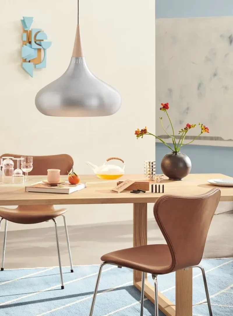Orient™ Aluminium - Fritz Hansen w Mesmetric