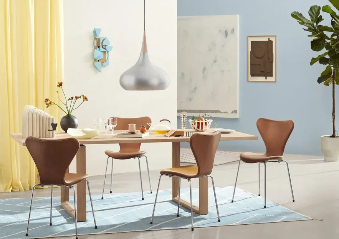 Orient™ Aluminium - Fritz Hansen w Mesmetric