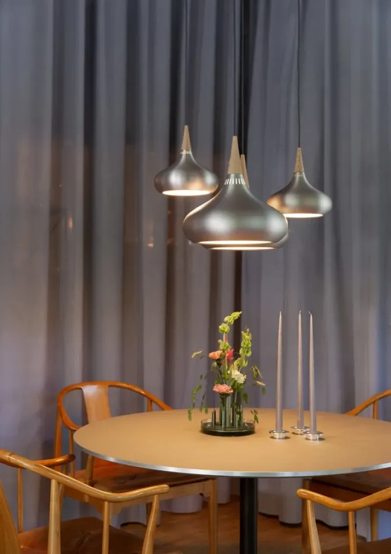 Orient™ Aluminium - Fritz Hansen w Mesmetric