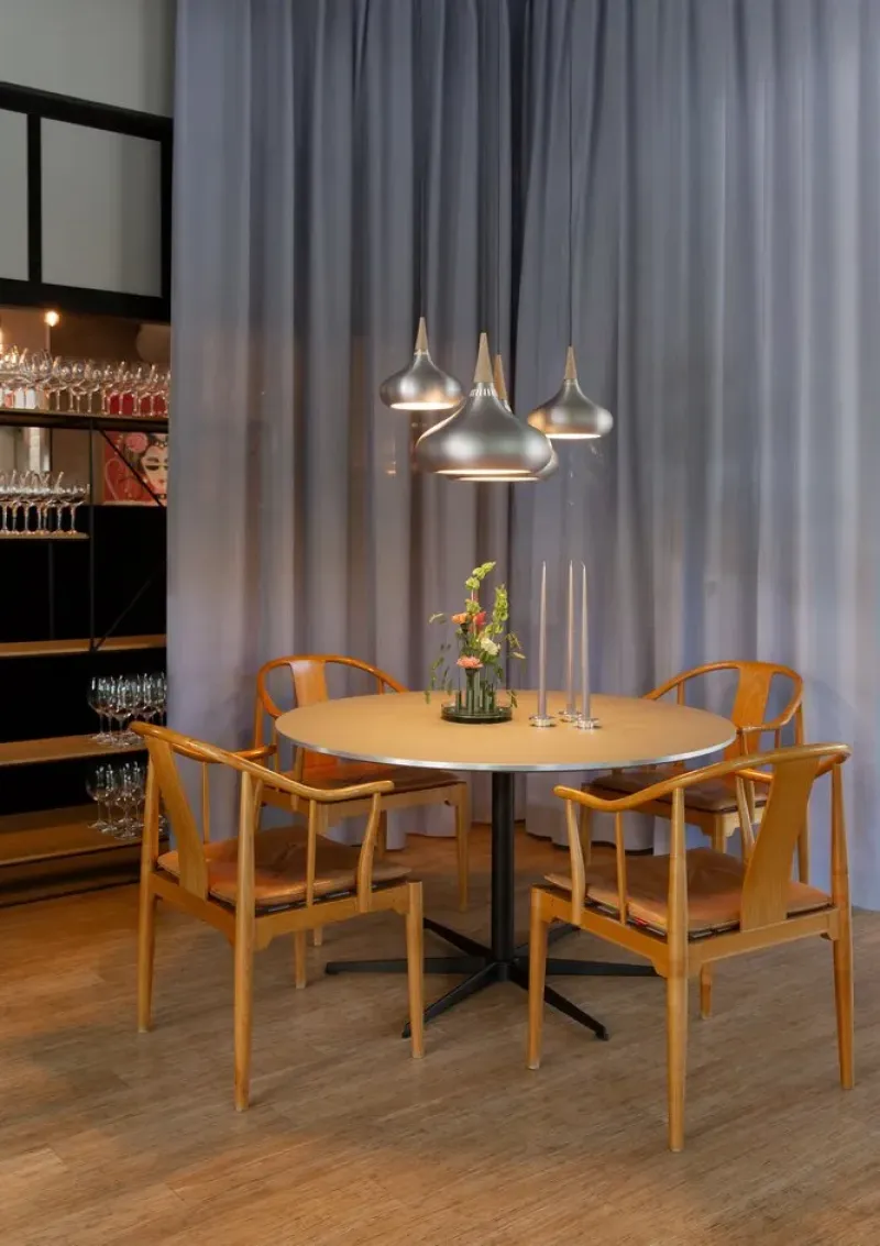 Orient™ Aluminium - Fritz Hansen w Mesmetric