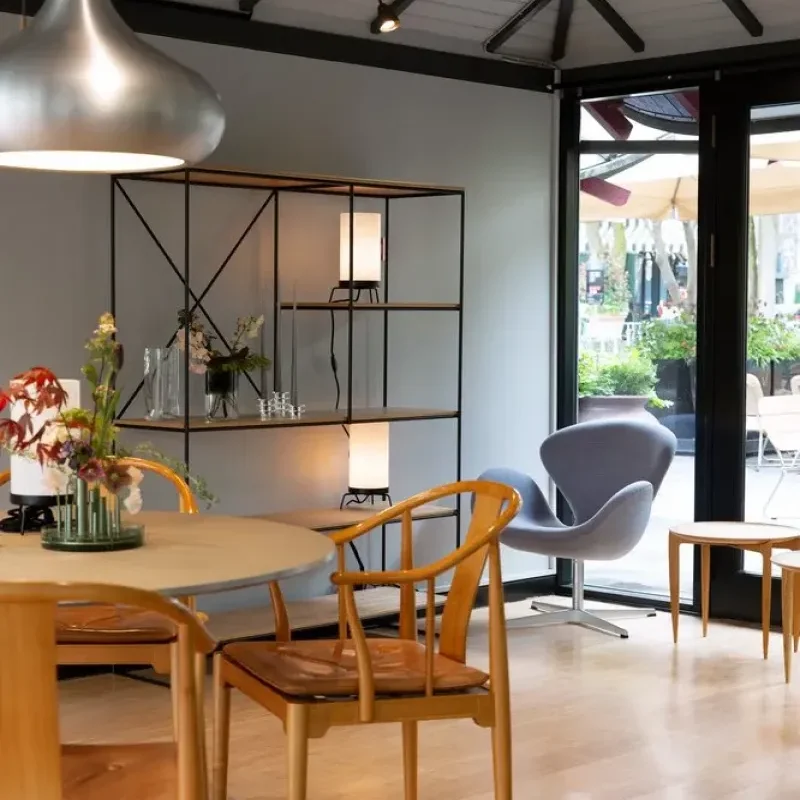 Orient™ Aluminium - Fritz Hansen w Mesmetric