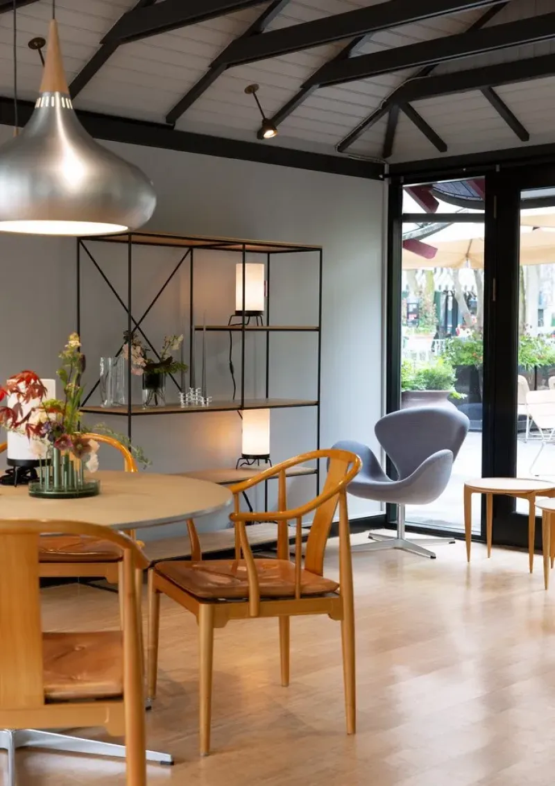 Orient™ Aluminium - Fritz Hansen w Mesmetric