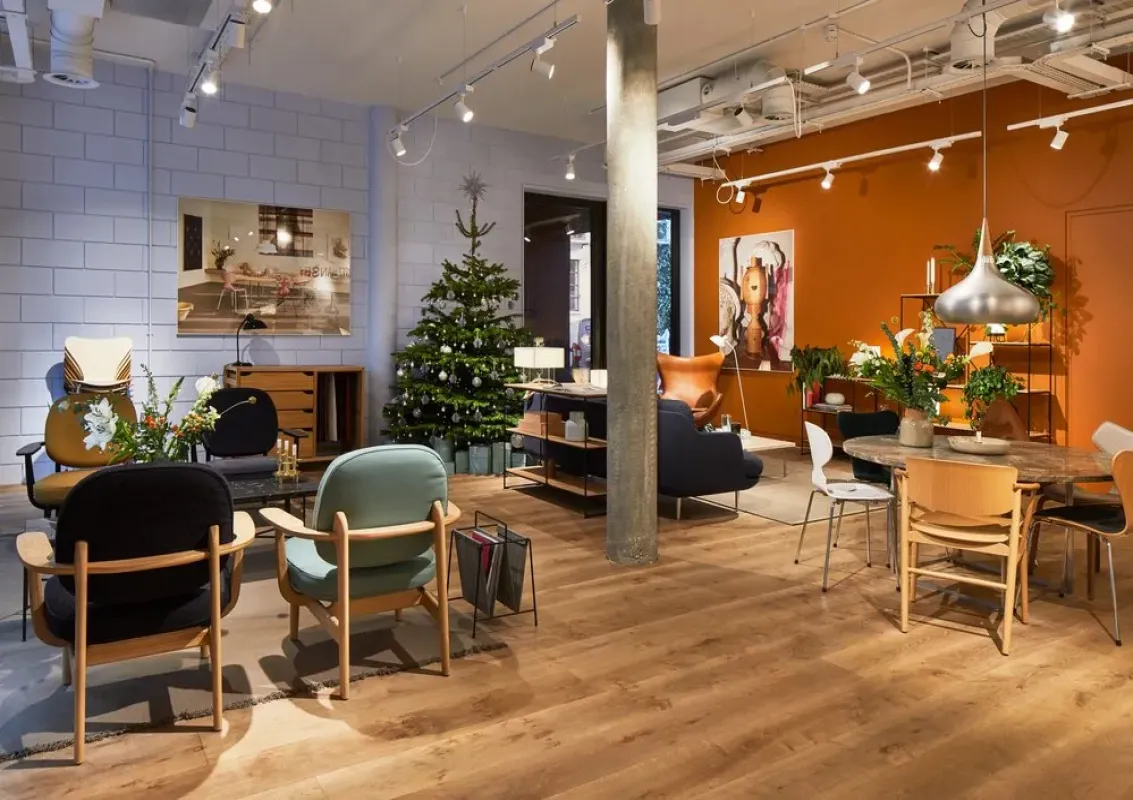 Orient™ Aluminium - Fritz Hansen w Mesmetric