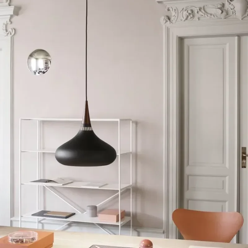Orient™ Black - Fritz Hansen w Mesmetric