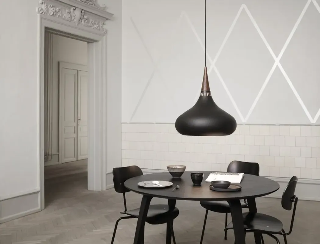 Orient™ Black - Fritz Hansen w Mesmetric